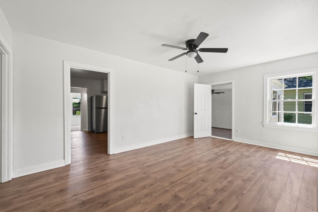 2309 35th St - Photo 4 of 21