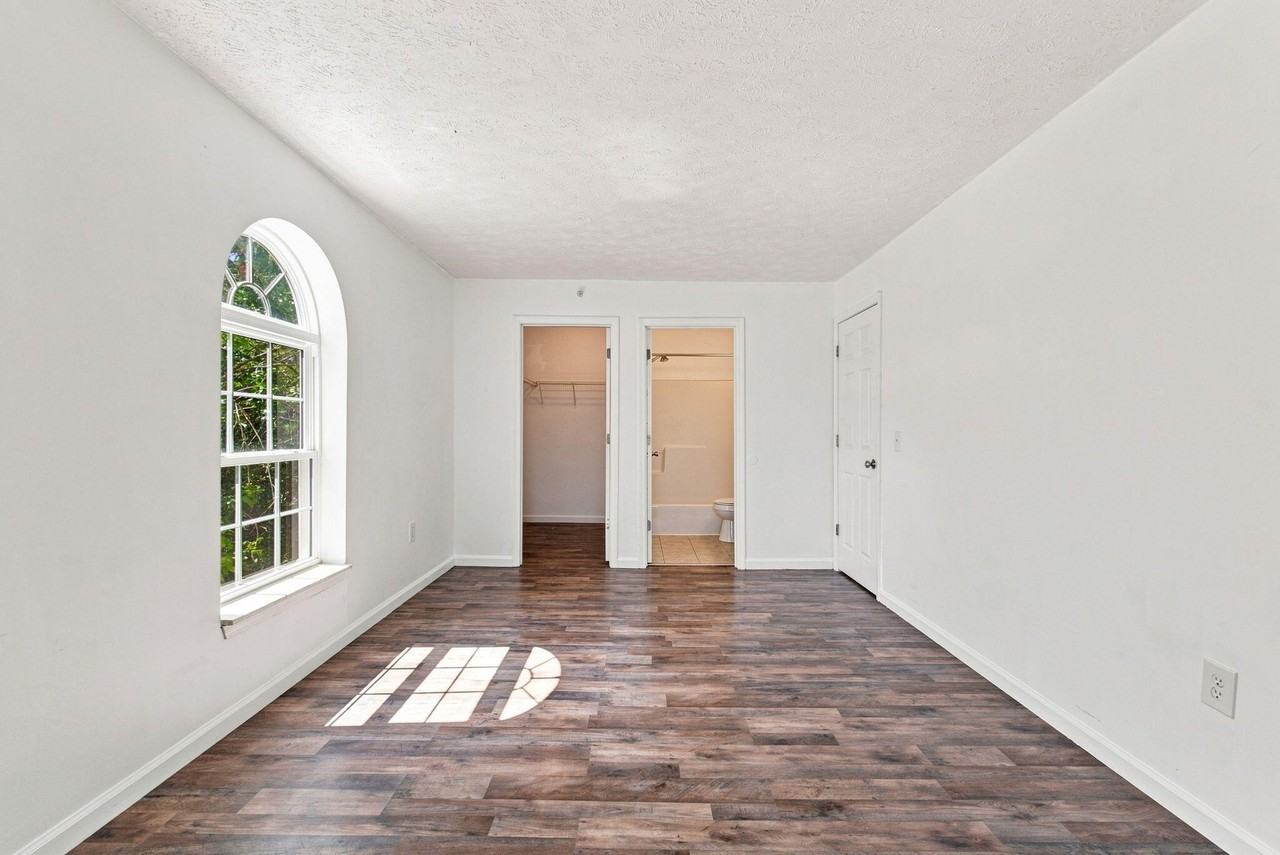 1081 S Broadway #301 - Photo 3 of 33