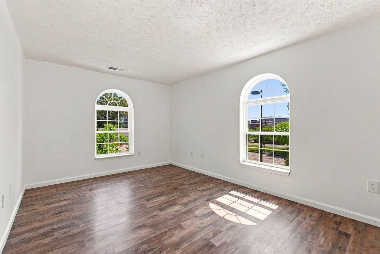 1081 S Broadway #301 - Photo 4 of 33