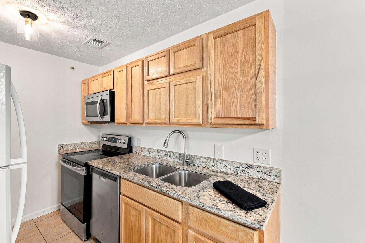 1081 S Broadway #301 - Photo 7 of 33
