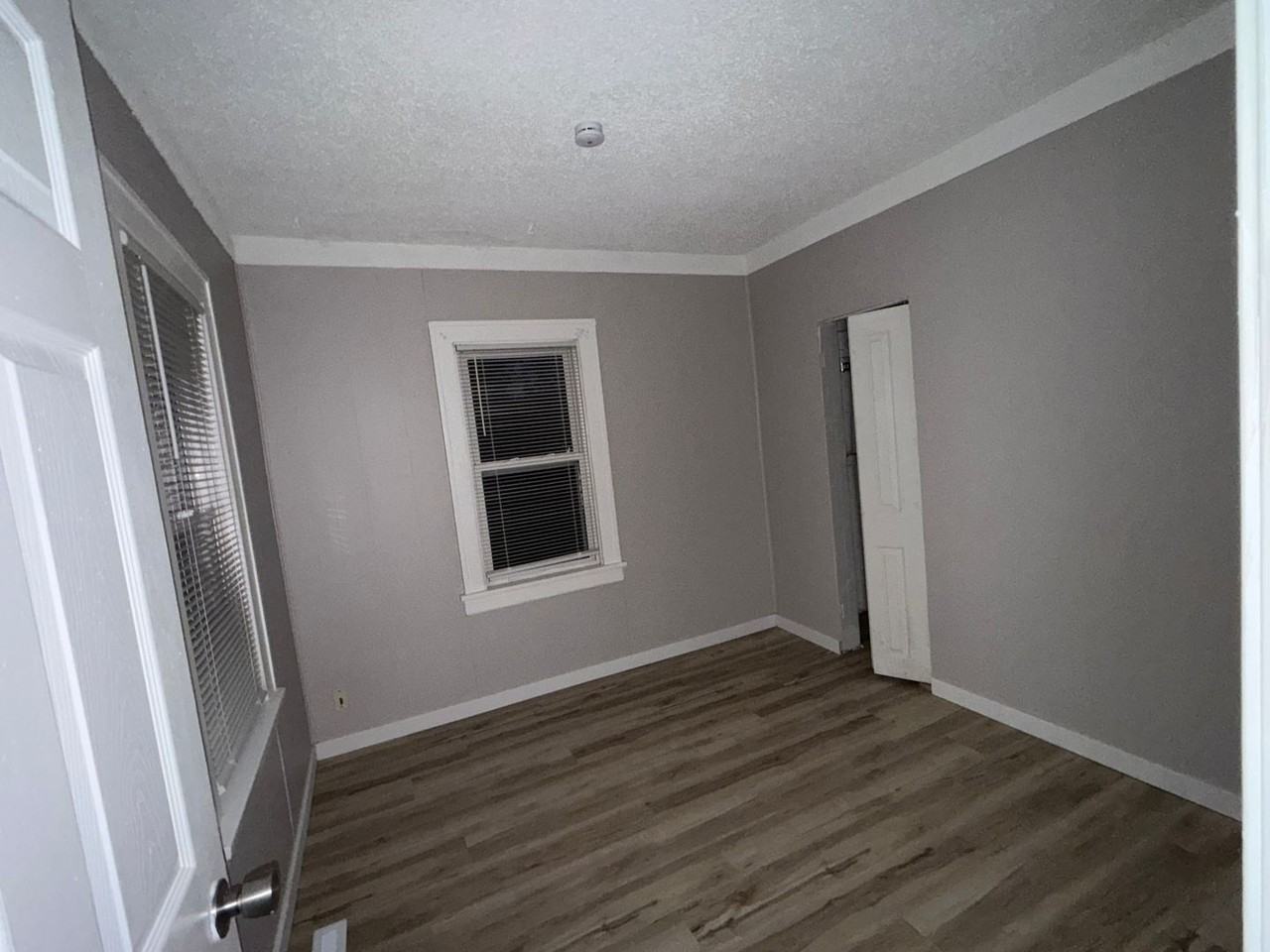 4360 Zane Ave N - Photo 3 of 14