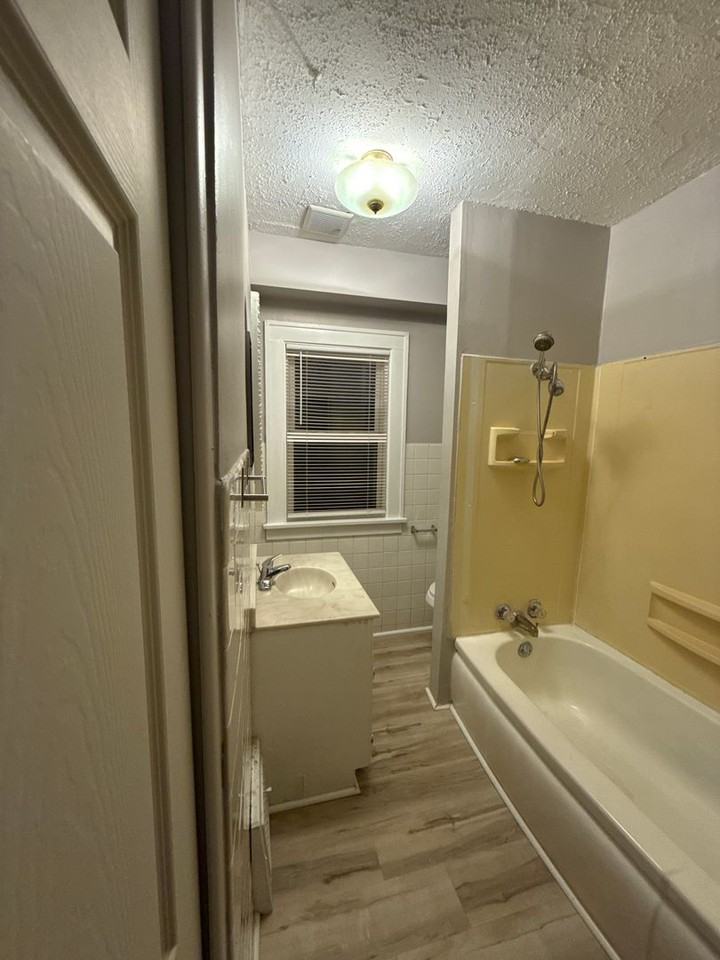 4360 Zane Ave N - Photo 6 of 14