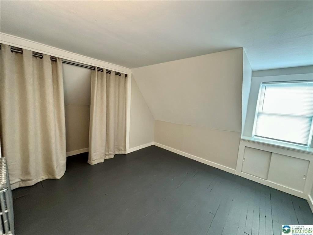 1840 Fairview Ave - Photo 5 of 11