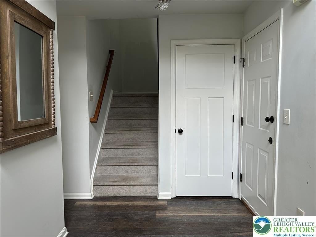3685 Clauss Dr - Photo 6 of 37