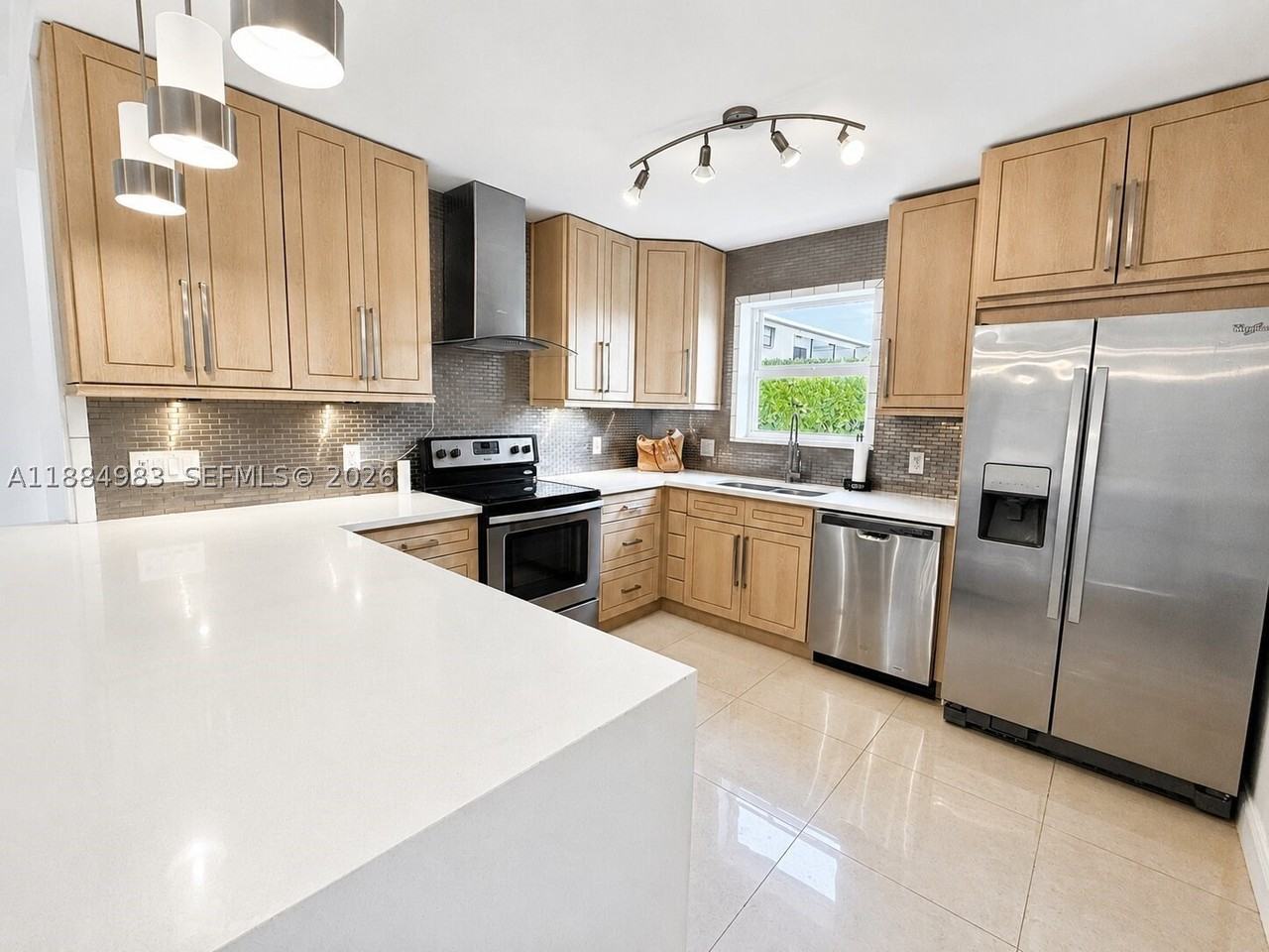 2830 Ne 56th Ct - Photo 5 of 34