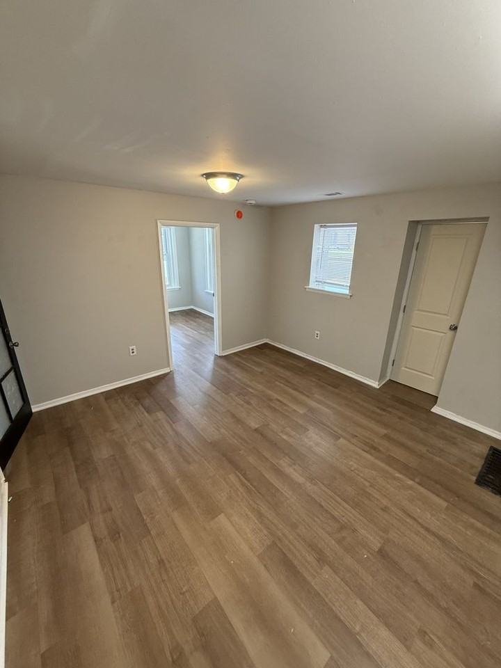 336 W. 8th Street - Photo 5 of 13