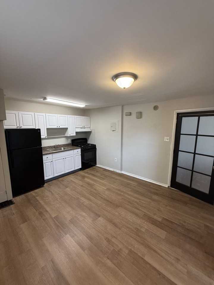 336 W. 8th Street - Photo 6 of 13