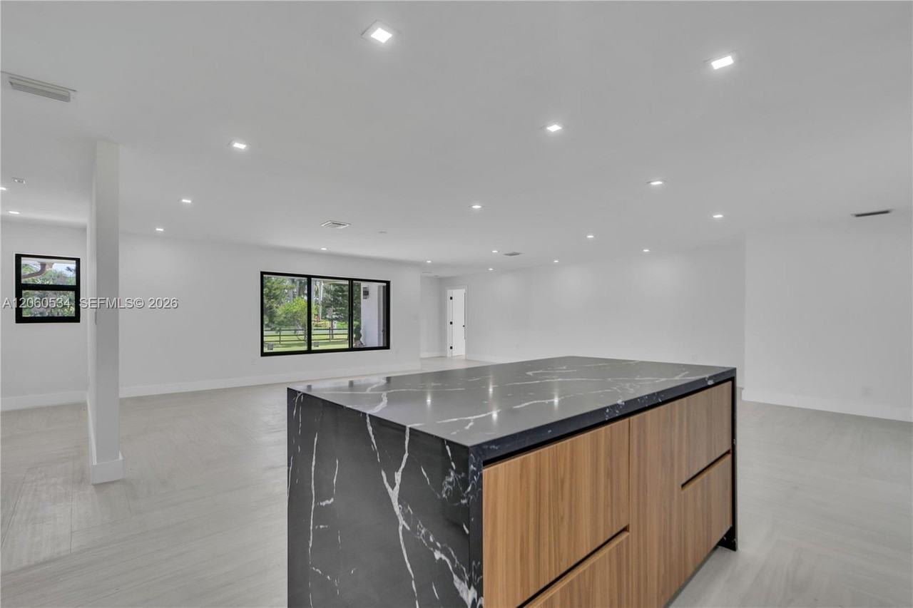 Sw 54th St - Photo 4 of 8