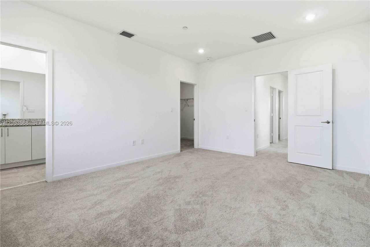 Sw 115th Ave - Photo 5 of 8