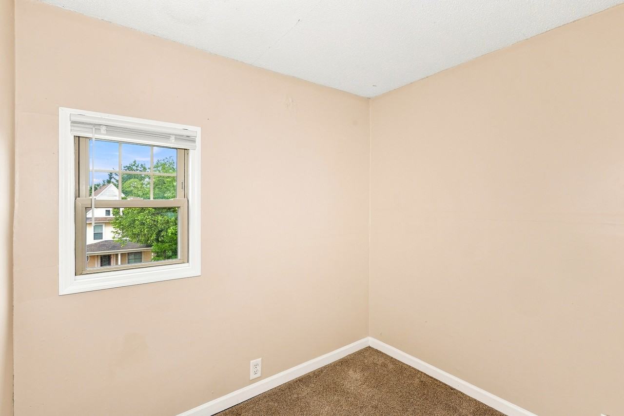 1097 Suburban Ave #2 - Photo 6 of 25