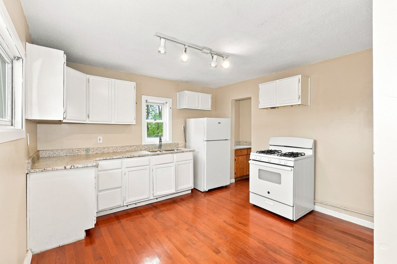 1097 Suburban Ave #2 - Photo 4 of 25