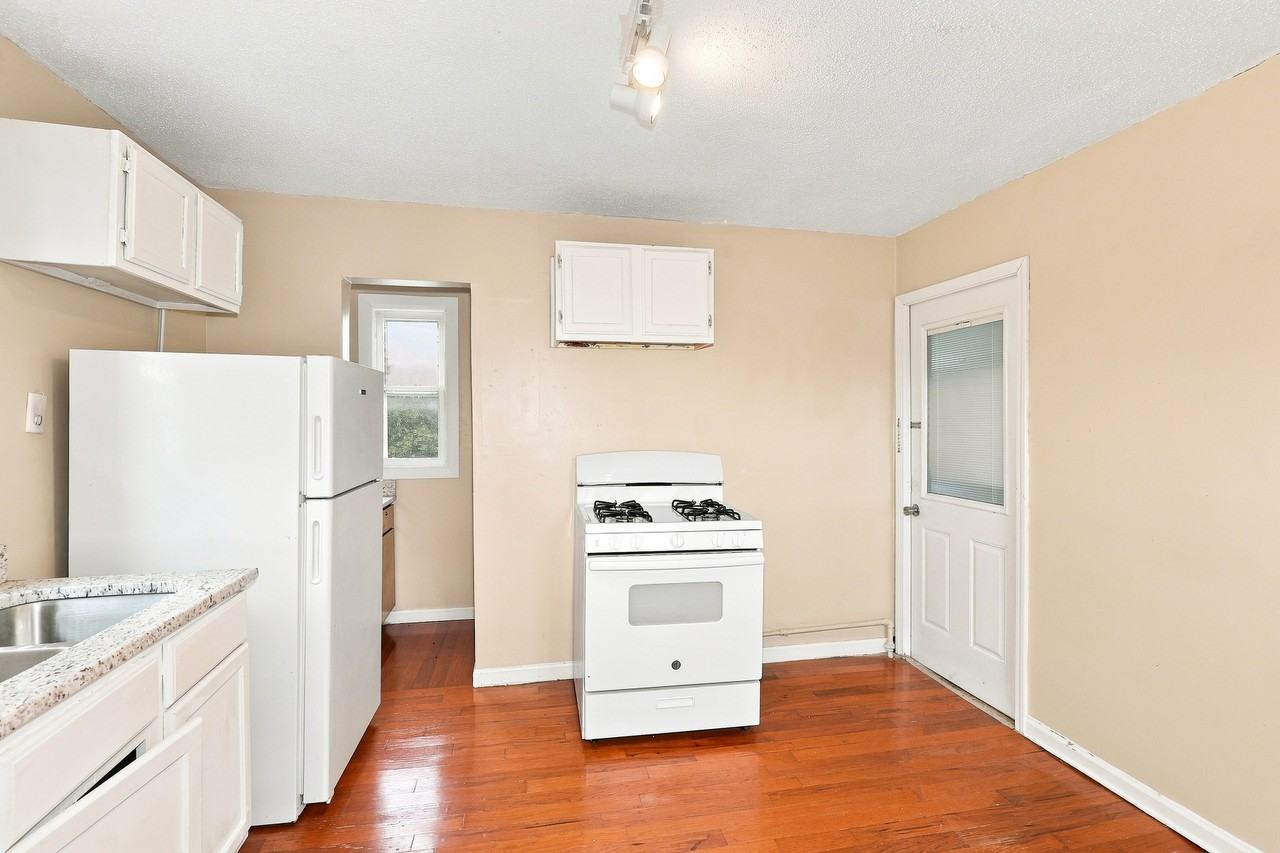 1097 Suburban Ave #2 - Photo 3 of 25