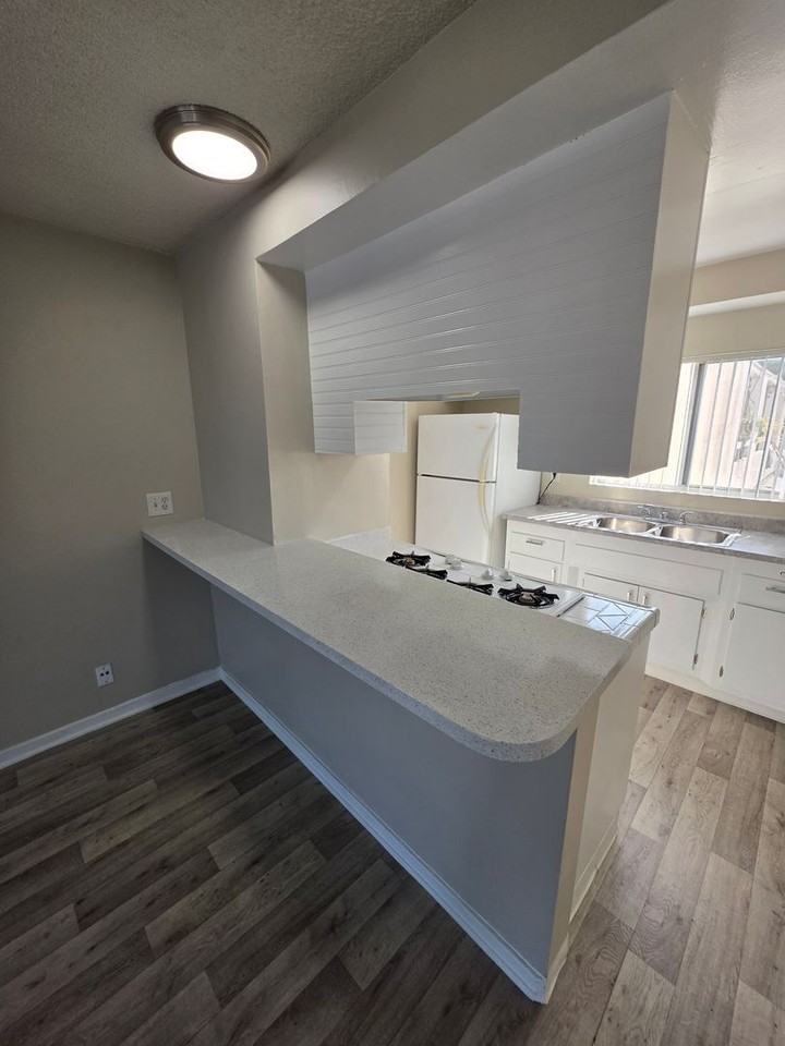 1711 Marine Avenue - Photo 6 of 36