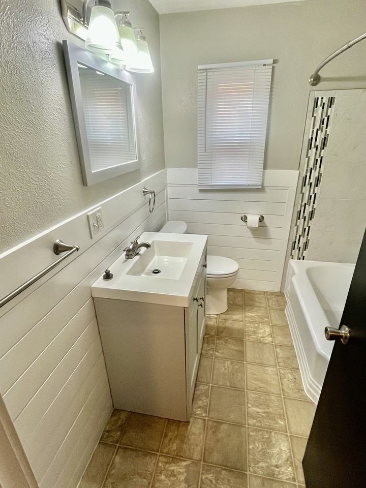 3636 Douglas Rd #2 - Photo 5 of 7