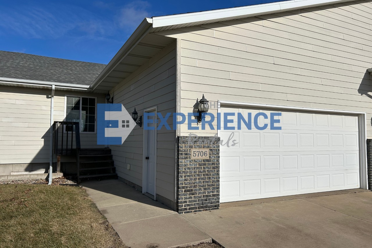5706 W 58th St - Photo 2 of 26