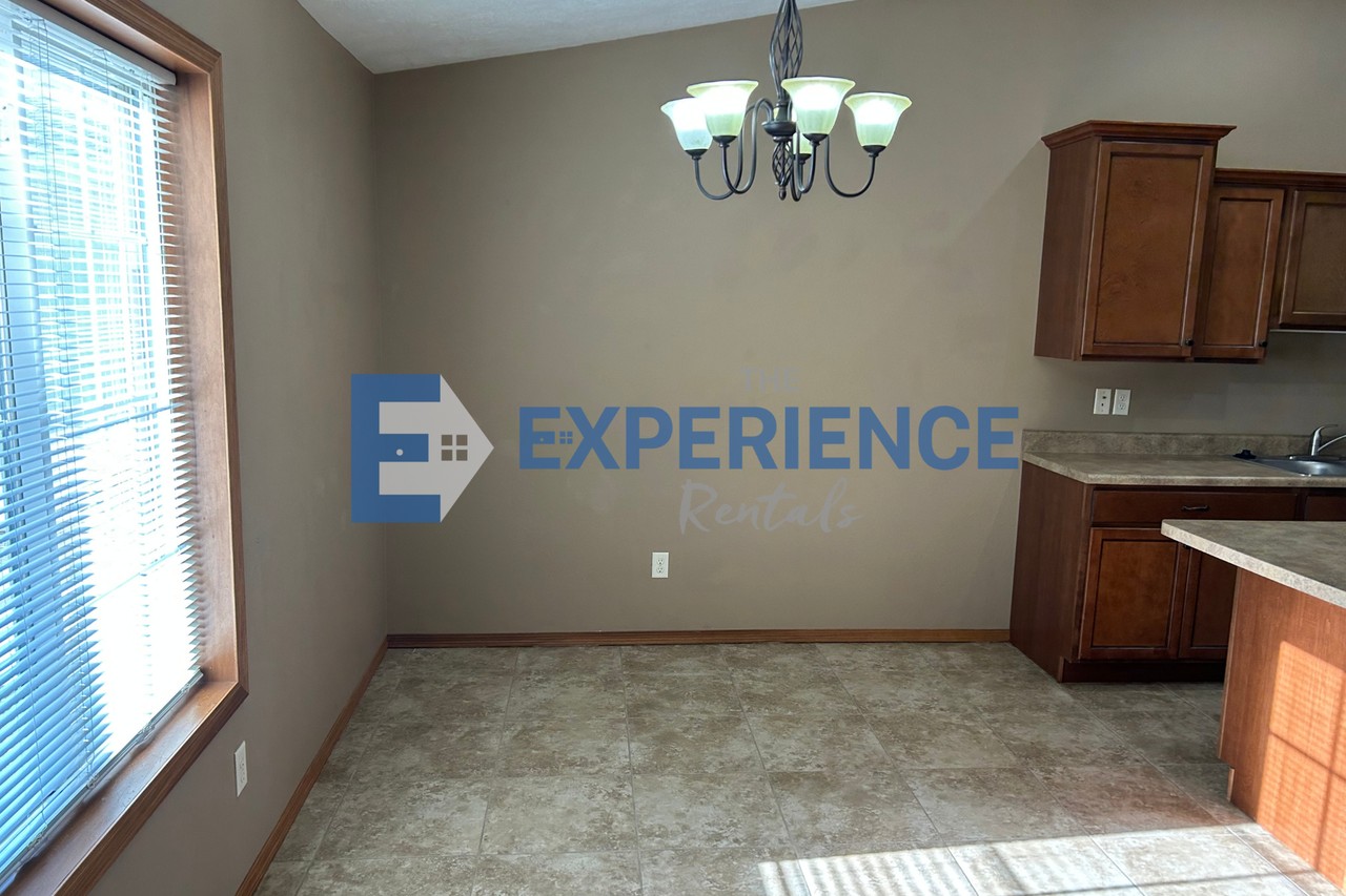 5706 W 58th St - Photo 3 of 26