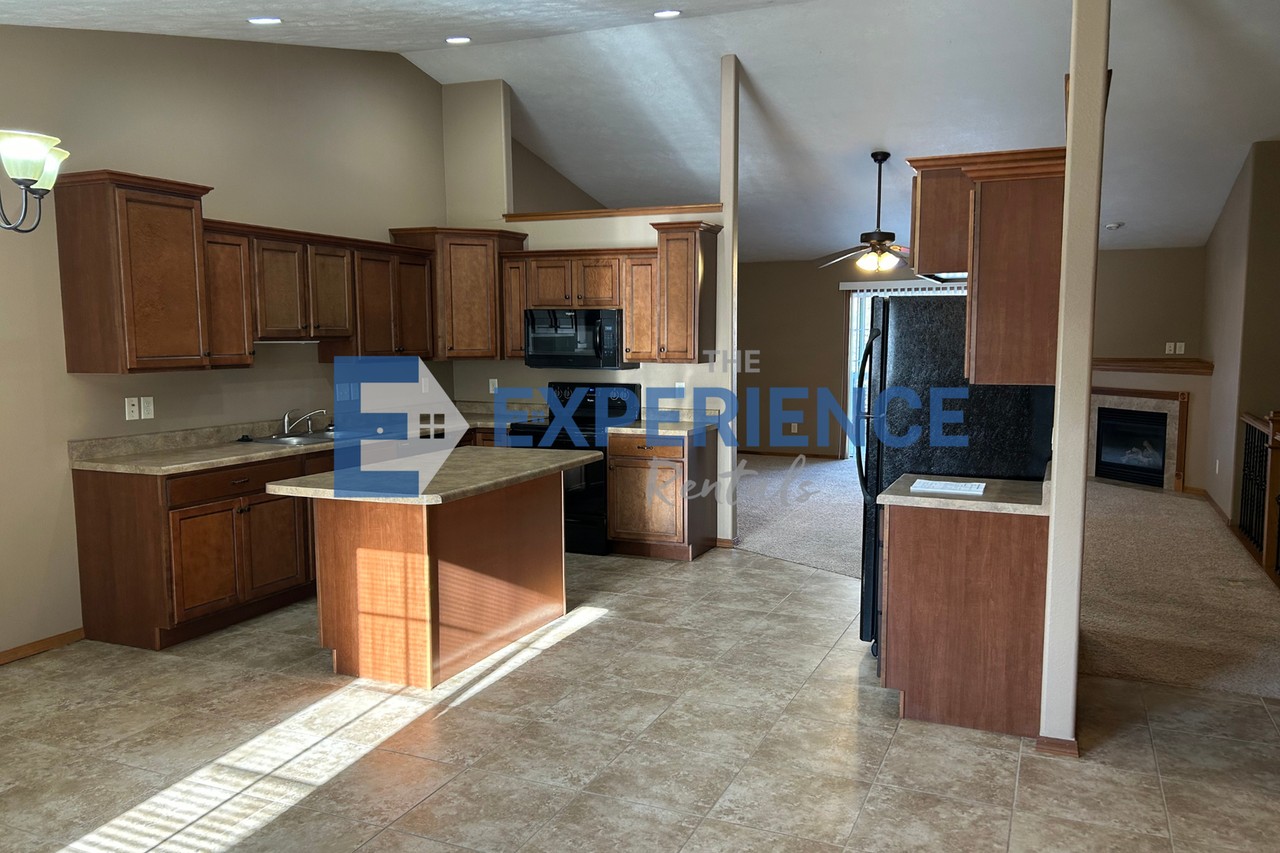 5706 W 58th St - Photo 5 of 26
