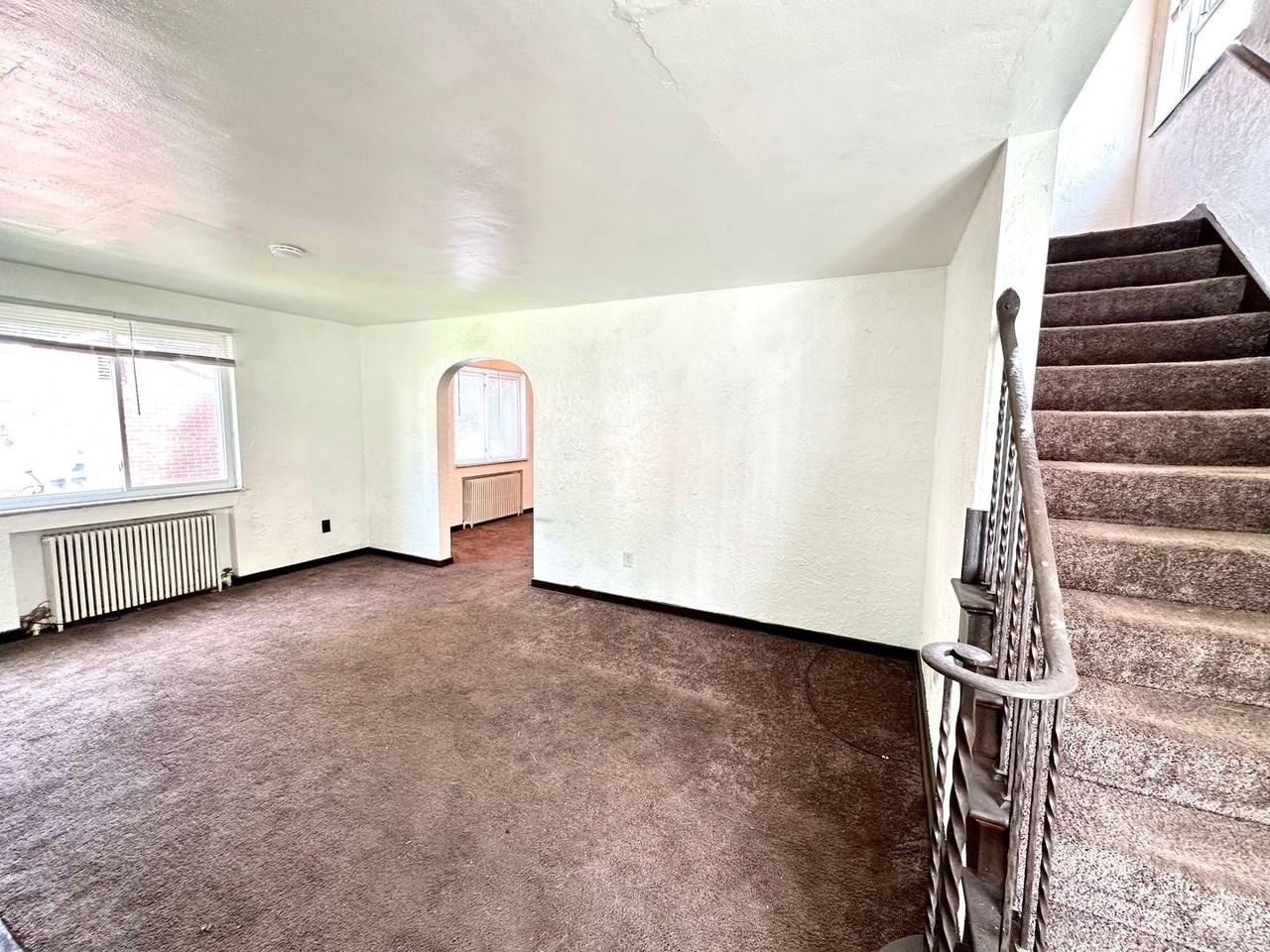 2156 Sampson St - Photo 3 of 16