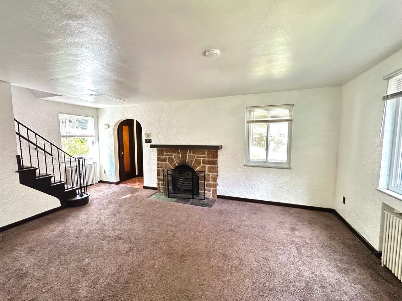 2156 Sampson St - Photo 4 of 16