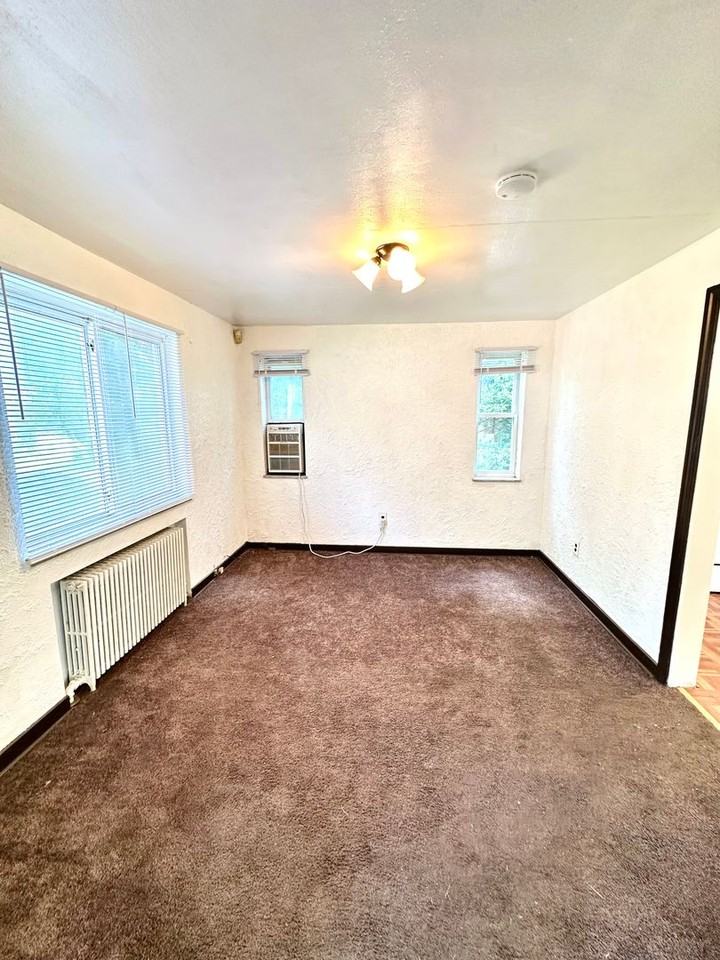 2156 Sampson St - Photo 5 of 16