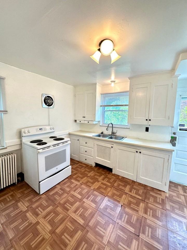 2156 Sampson St - Photo 6 of 16