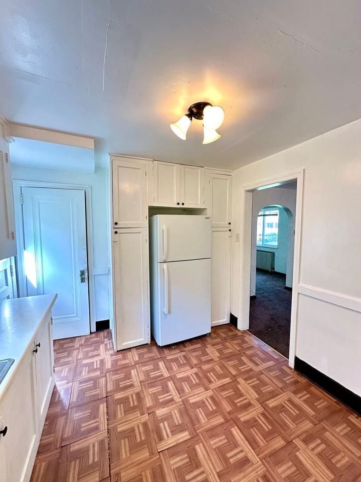2156 Sampson St - Photo 7 of 16