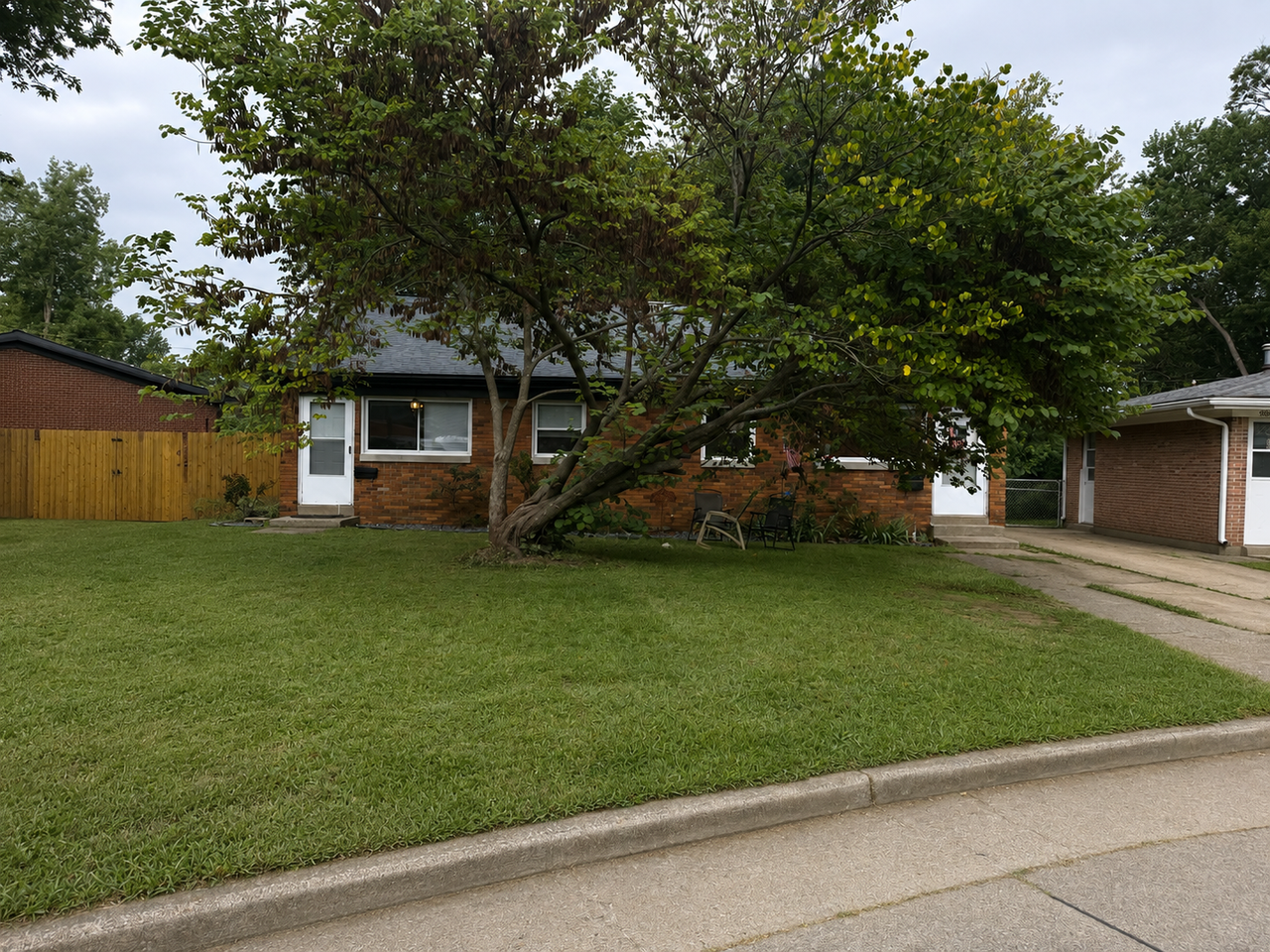 902 902 - 904 Fairlawn Cir - Photo 2 of 21