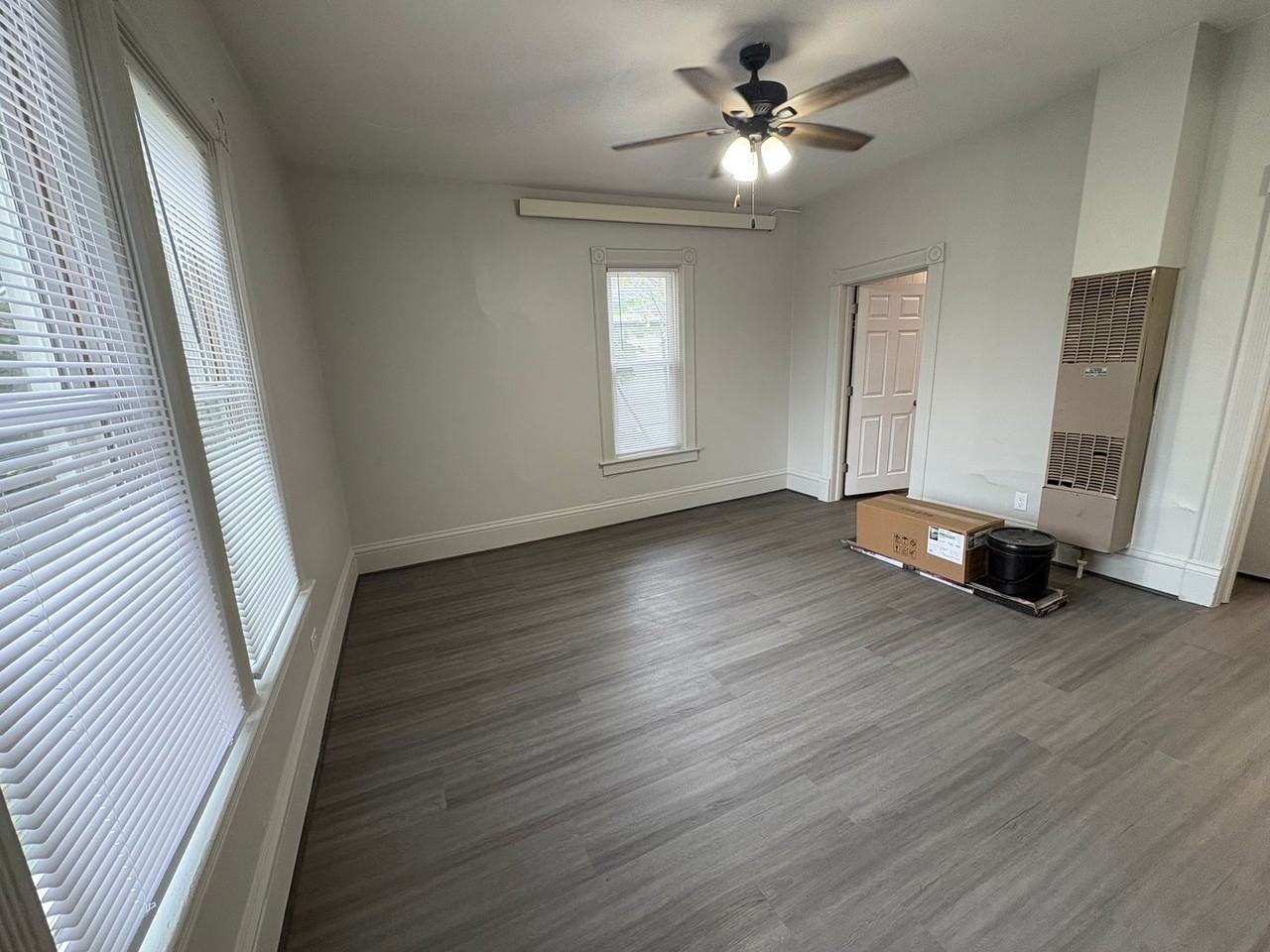 545 Balcom St - Photo 3 of 12