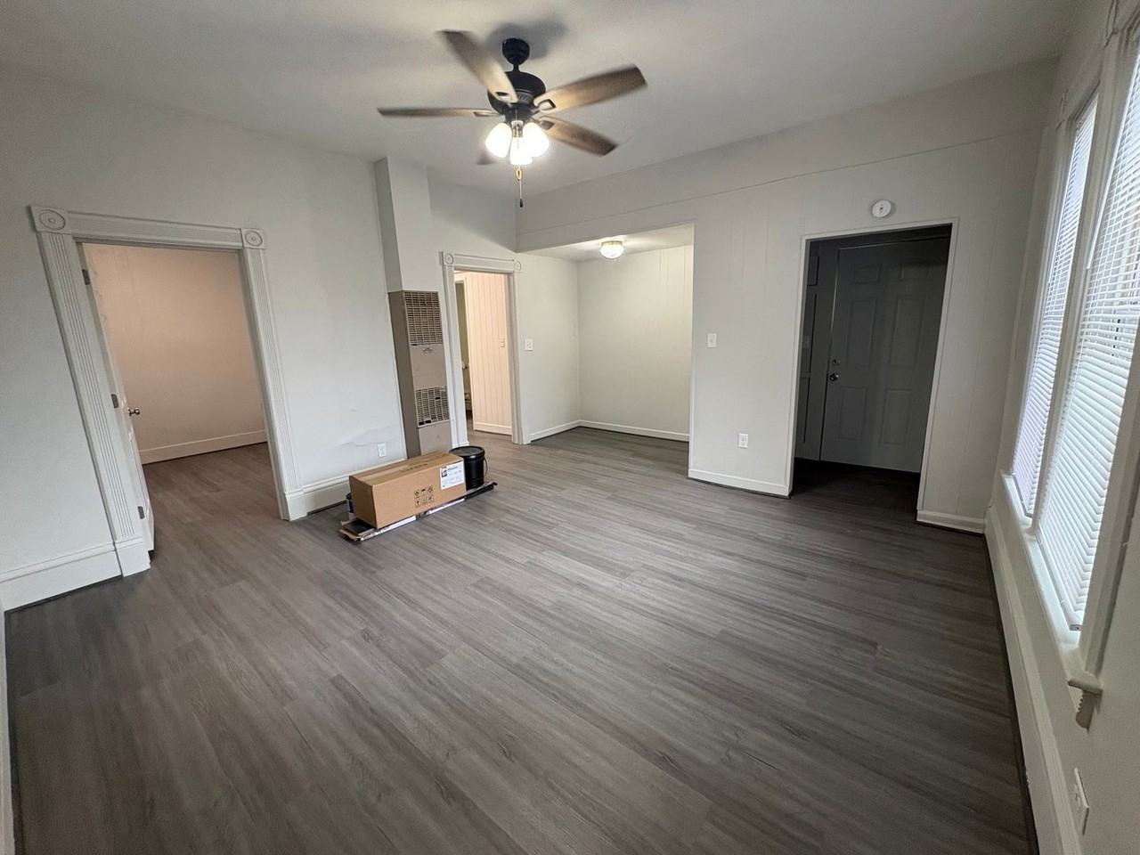 545 Balcom St - Photo 4 of 12