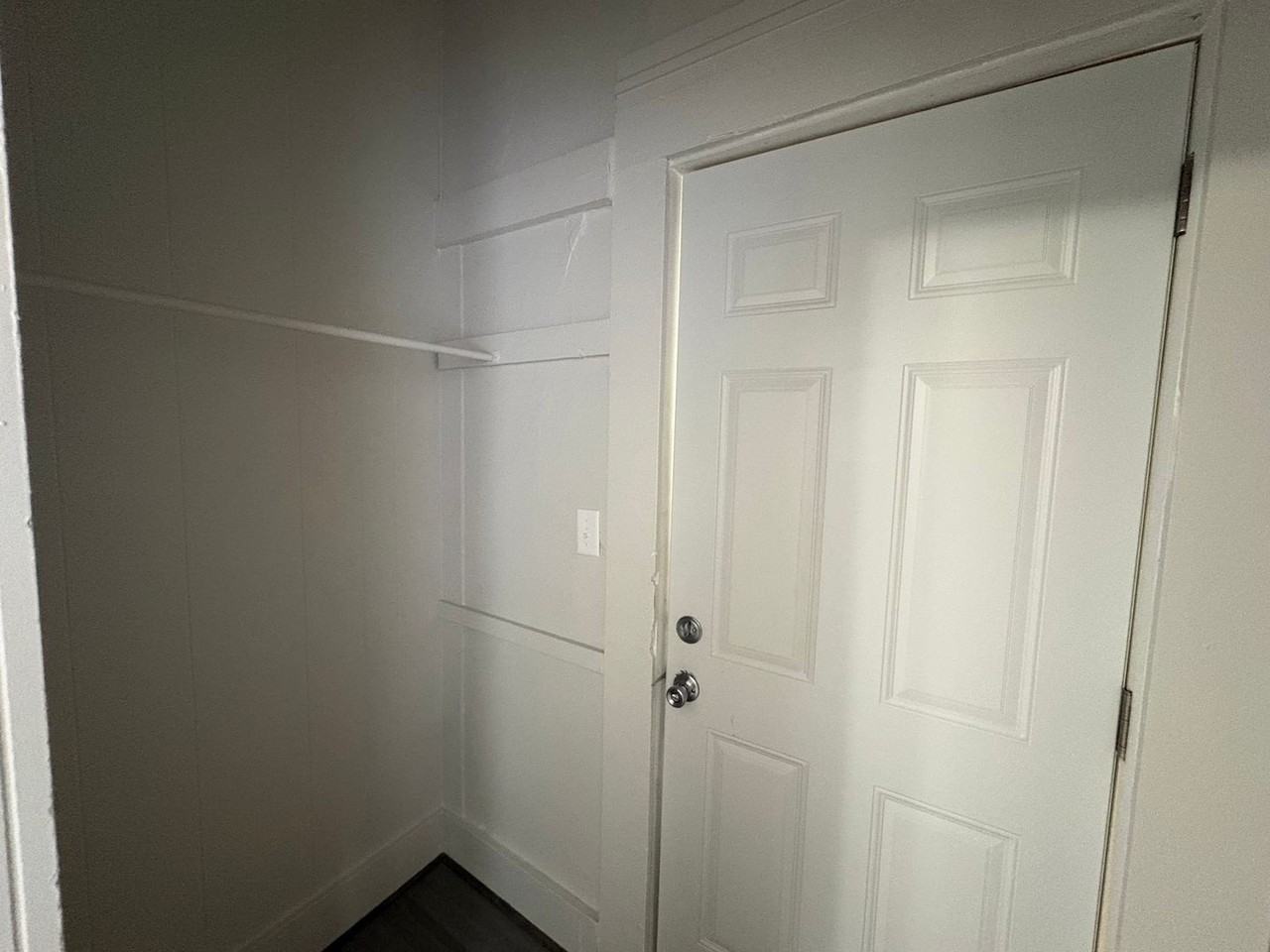 545 Balcom St - Photo 5 of 12