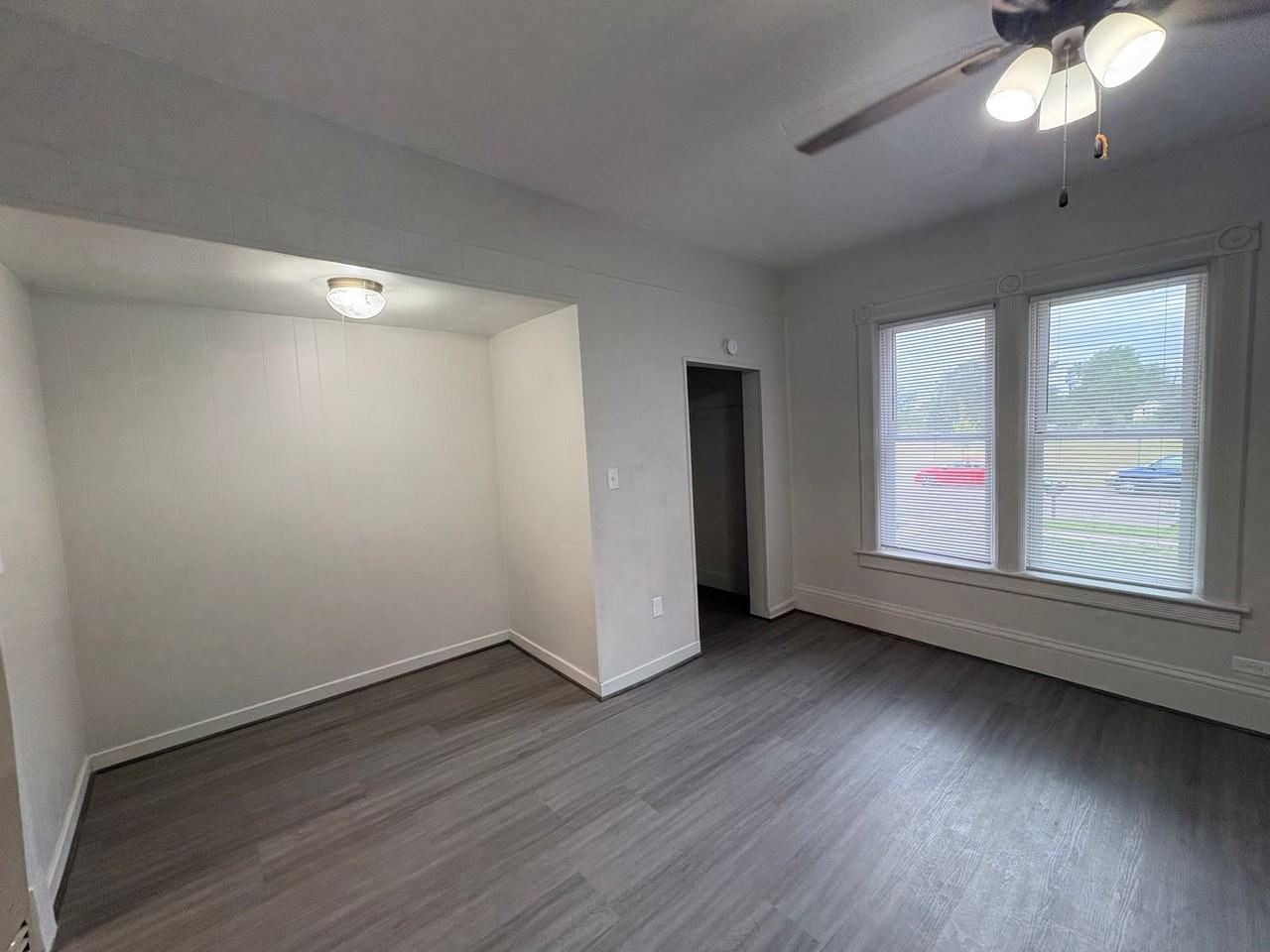 545 Balcom St - Photo 6 of 12