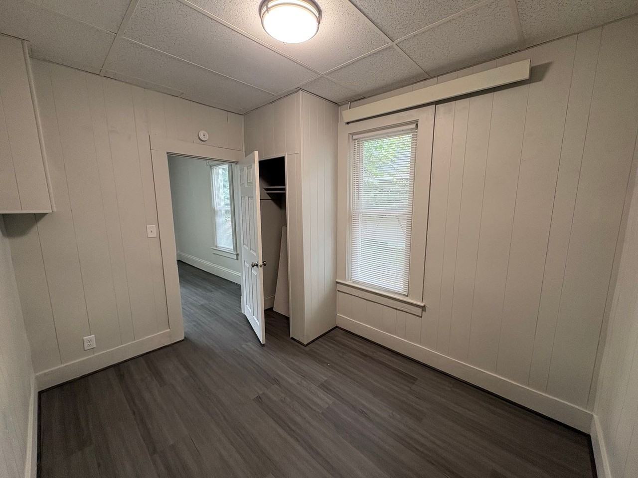 545 Balcom St - Photo 7 of 12