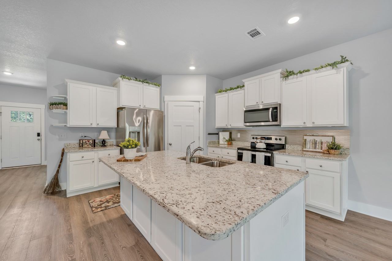 6082 Carina Rd #1 - Photo 5 of 29
