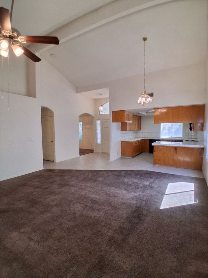 1092 E Pennsylvania Ave - Photo 6 of 18