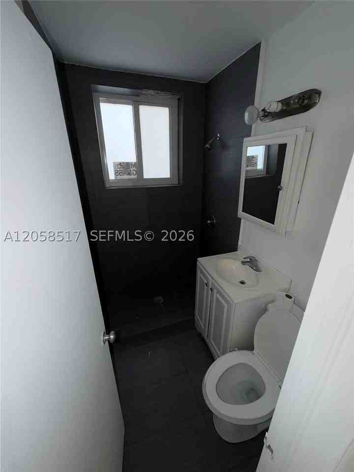 1026 Euclid Ave #10 - Photo 3 of 4