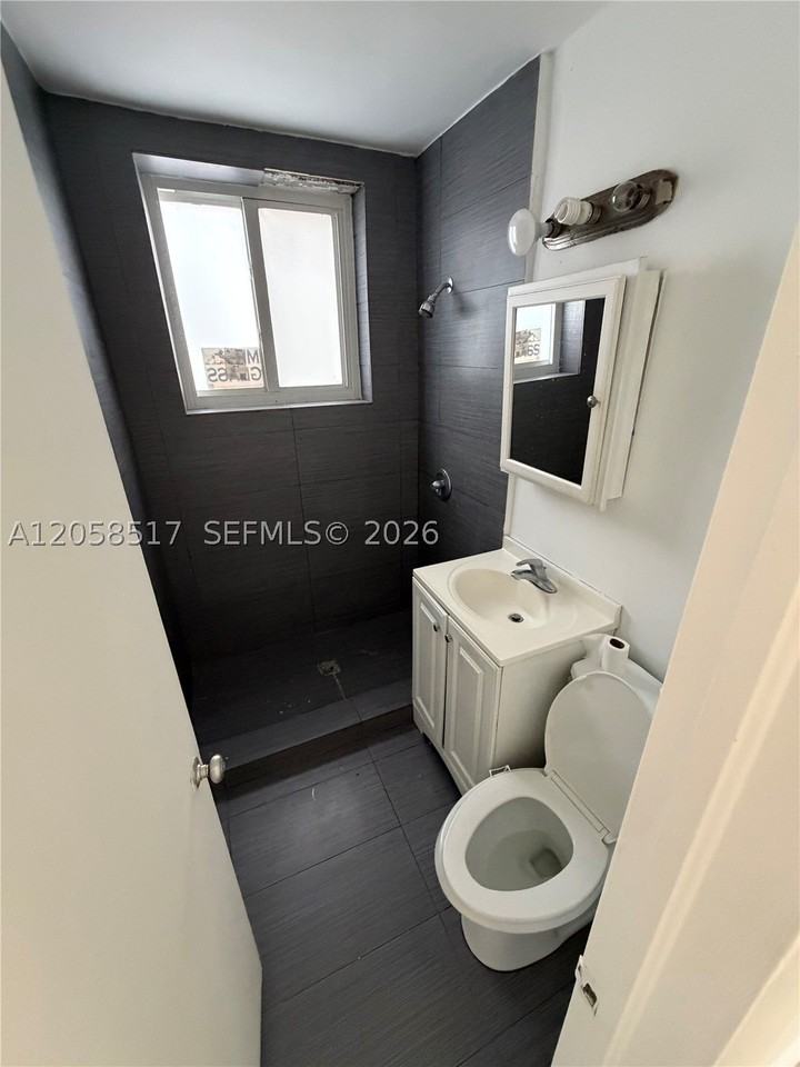 1026 Euclid Ave #10 - Photo 4 of 4