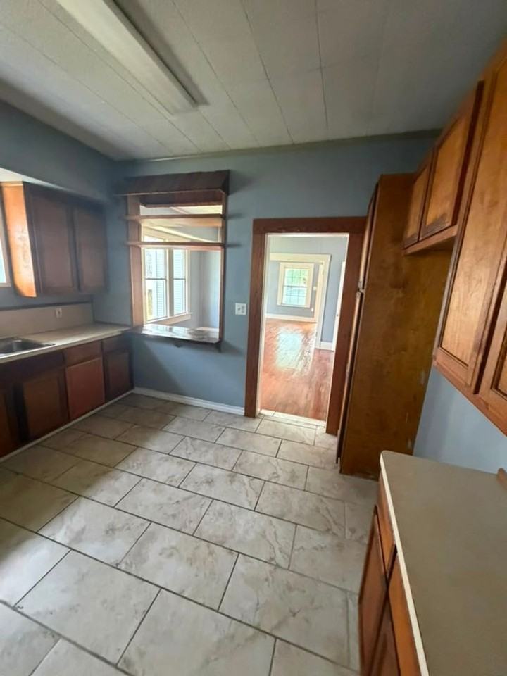 1637 17th St - Photo 2 of 9
