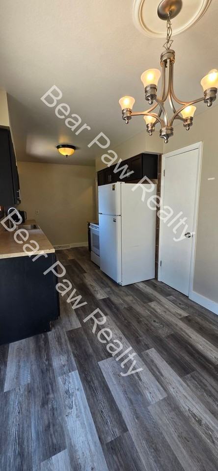 904 Coolidge St - Photo 3 of 18