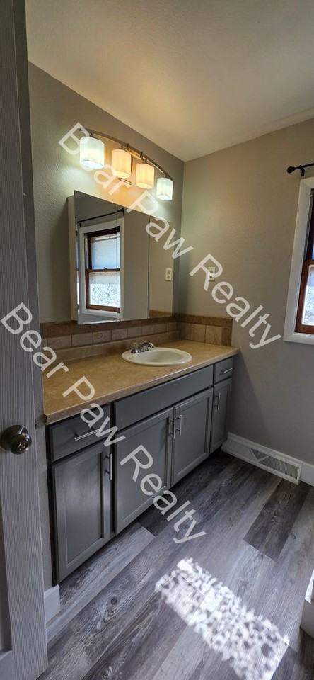 904 Coolidge St - Photo 6 of 18
