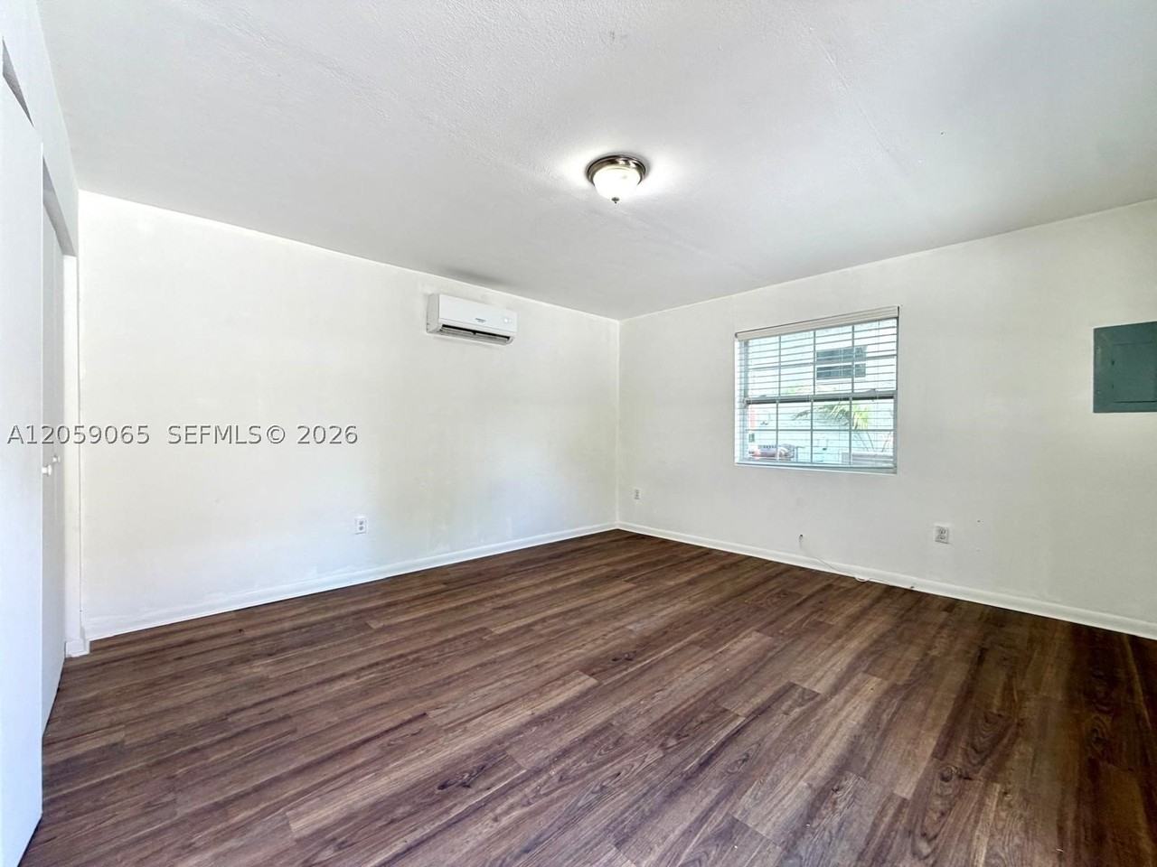 529 Sw 3rd St #3 - Photo 6 of 11