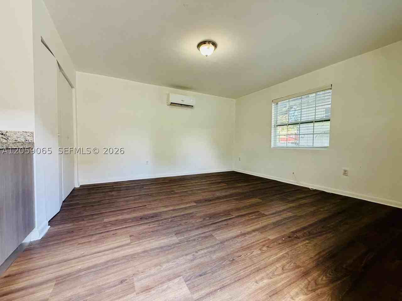 529 Sw 3rd St #3 - Photo 7 of 11