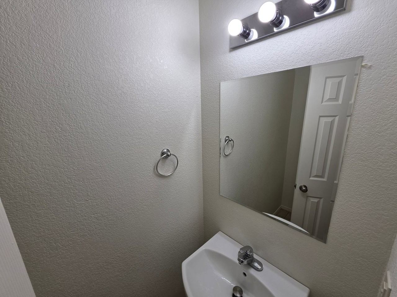 6452 N Conrad Ln - Photo 6 of 33