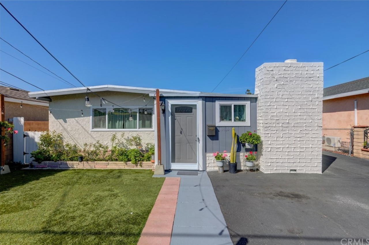 15627 Freeman Ave - Photo 3 of 11