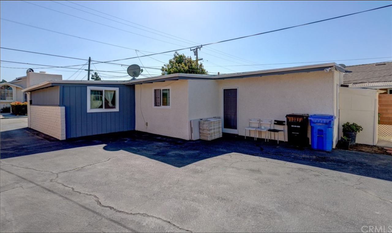 15627 Freeman Ave - Photo 5 of 11