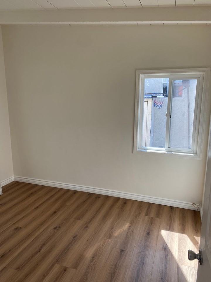 15627 Freeman Ave - Photo 7 of 11