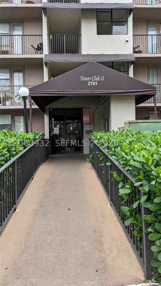 2701 Riverside Dr #206B