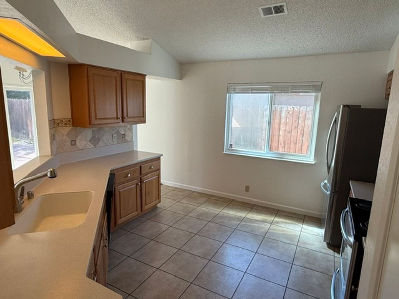 512 Toyon Pl - Photo 5 of 36