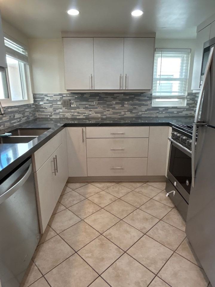 400 S Garfield Ave #1 - Photo 5 of 23