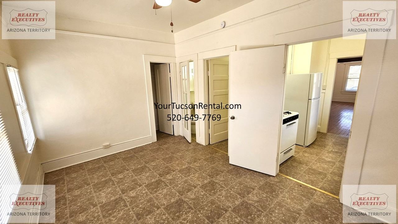 812 E 8th St - Photo 5 of 21