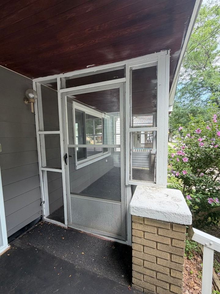 3644 W 47th St - Photo 2 of 14